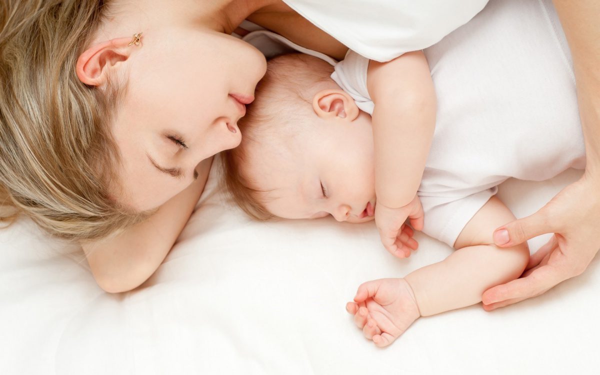 cute-mother-baby-sleeping-photography-happy-1200x750.jpg